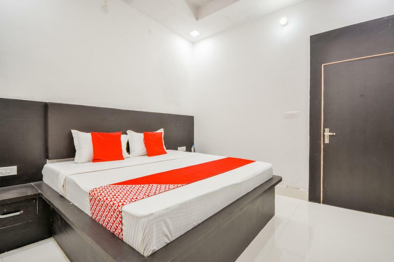 Oyo 43505 Hotel The White House Hisār 外观 照片