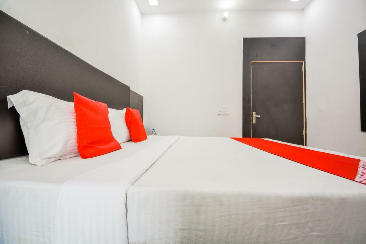 Oyo 43505 Hotel The White House Hisār 外观 照片